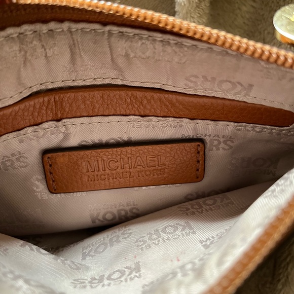 Michael Kors MK Monogram Logo Jacquard Jet Set Brown Wristlet - Picture 4 of 4